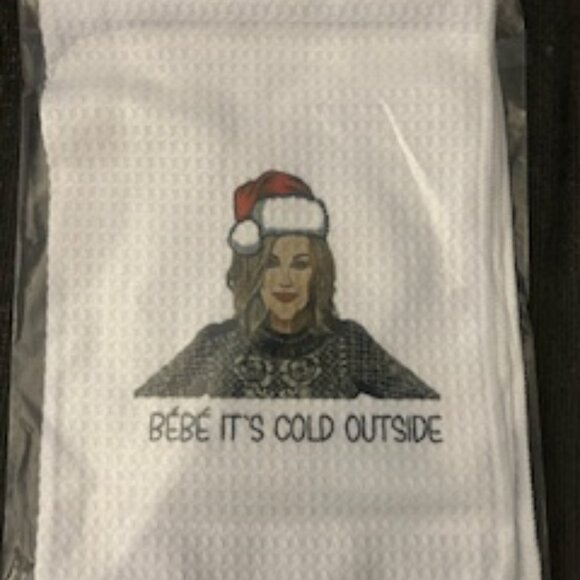 2/$15 or 3/$21 - Bébé It's Cold Outside Funny Kitchen Towel - NWT - Picture 1 of 2